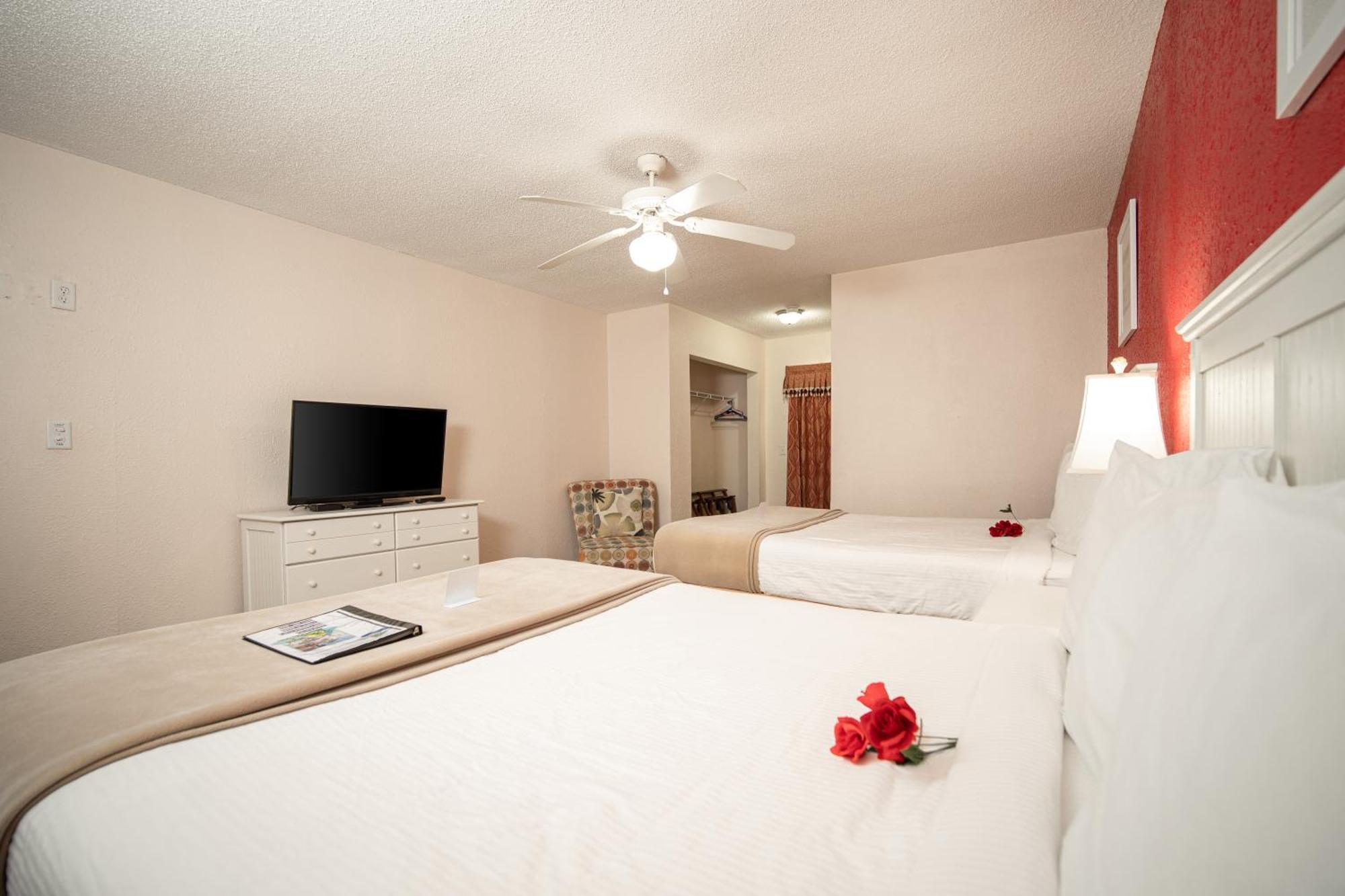 Island Sun Inn & Suites - Venice, Florida Historic Downtown & Beach Getaway Room photo