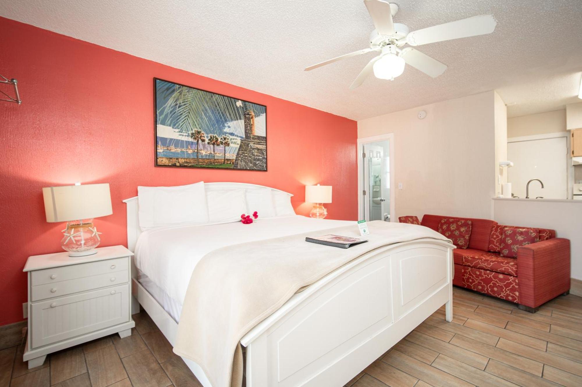 Island Sun Inn & Suites - Venice, Florida Historic Downtown & Beach Getaway Room photo