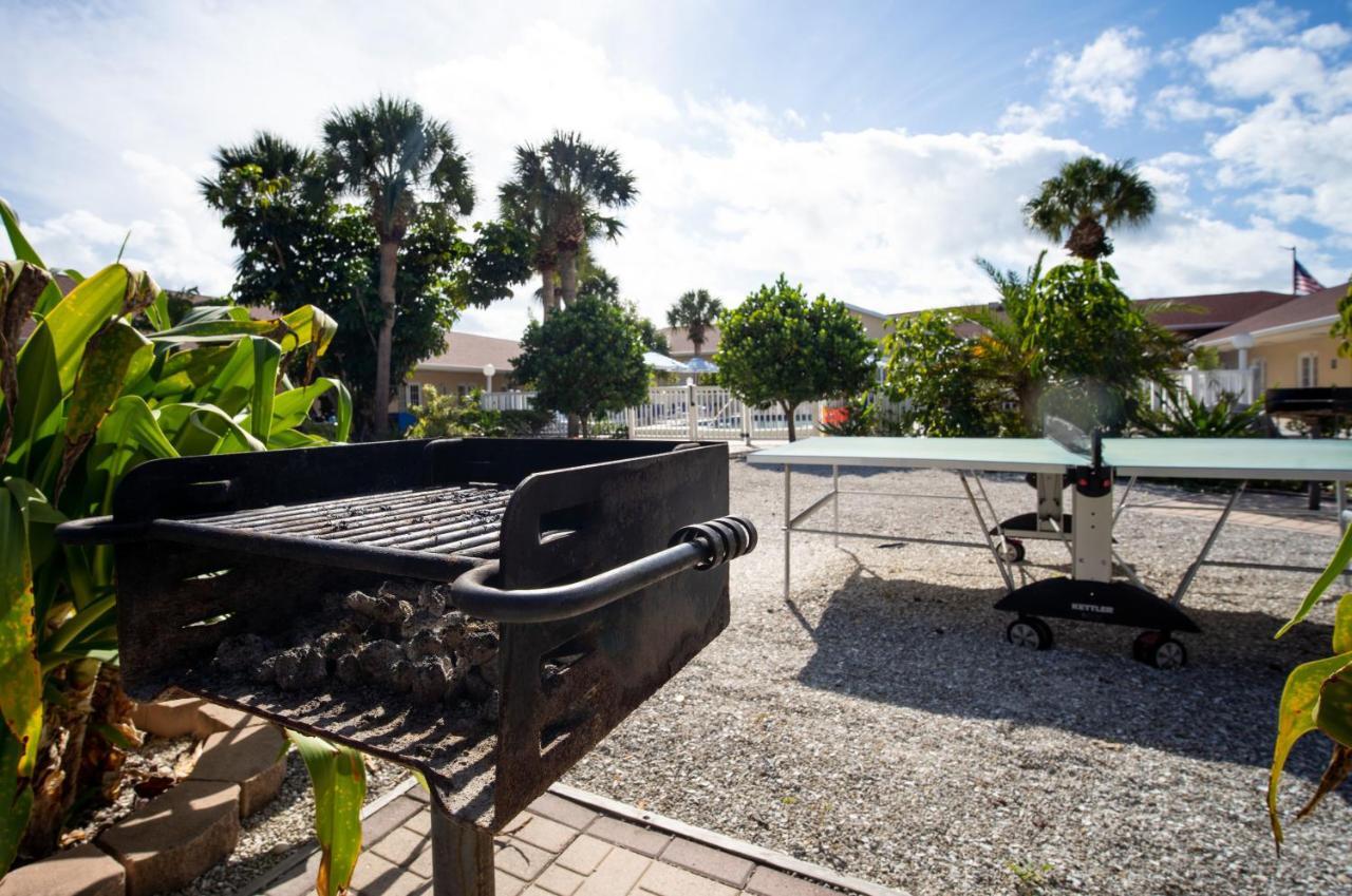 Island Sun Inn & Suites - Venice, Florida Historic Downtown & Beach Getaway Exterior photo